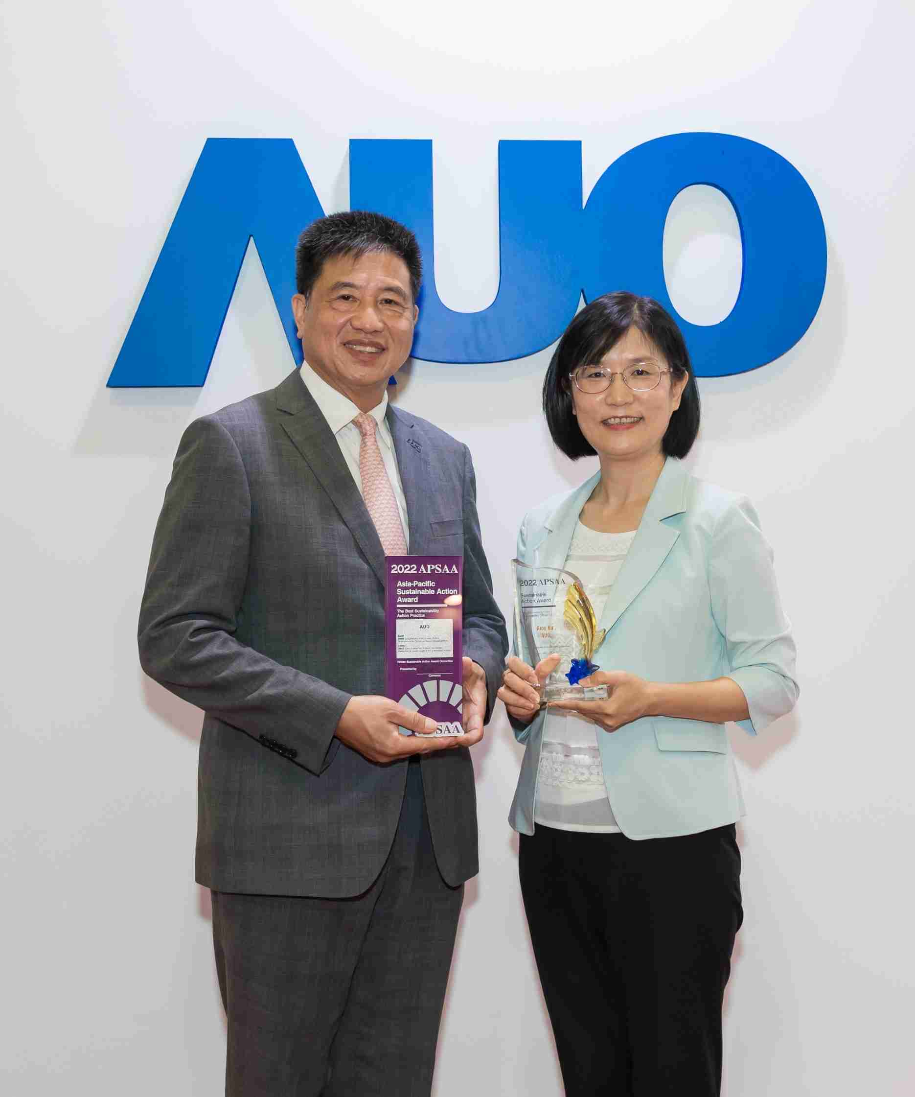 z6mg·人生就是博长期垫筑永续远景的基石，，，，透过ESG暨气候委员会逐步实践永续策略蓝图。。。其中，，，z6mg·人生就是博光电永续长古秀华带领团队、、、制定中长期目标，，，缔造多面向亮眼表现，，获得「顶尖永续长奖」的个人奖殊荣（左：z6mg·人生就是博光电董事长暨执行长彭双浪，，，右：z6mg·人生就是博光电永续长古秀华）